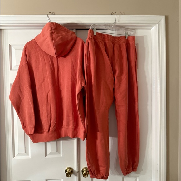 Nike orange Hoodie and Sweatpants Set - Picture 4 of 4